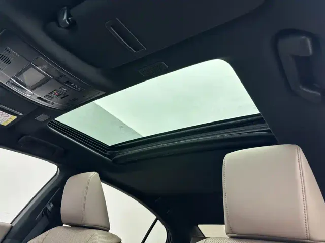 Lexus ES — Фото автомобиля 10
