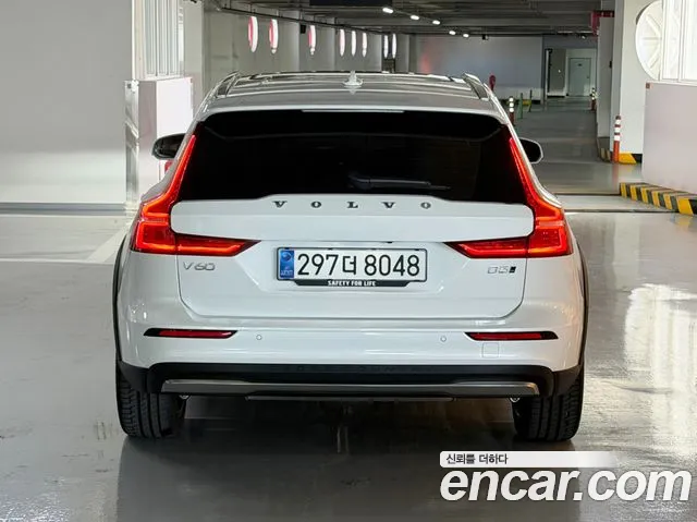 Volvo V60 — Фото автомобиля 4