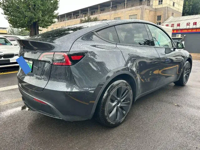 Tesla Model Y — Фото автомобиля 14