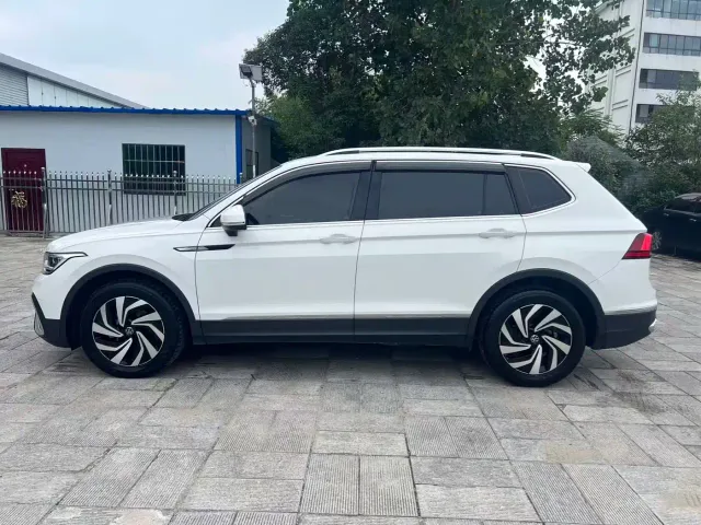 Volkswagen Tiguan L — Фото автомобиля 4