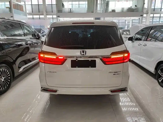 Honda Odyssey — Фото автомобиля 5