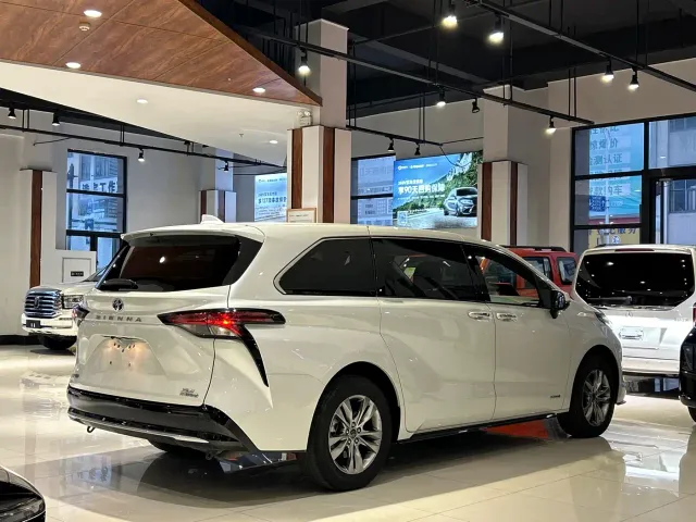 Toyota Sienna — Фото автомобиля 23