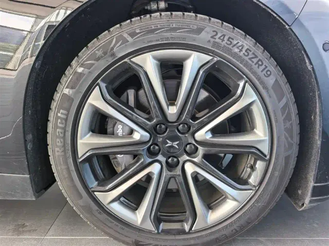 Xpeng P7 — Фото автомобиля 9