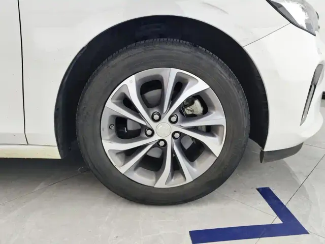 Buick Verano — Фото автомобиля 6