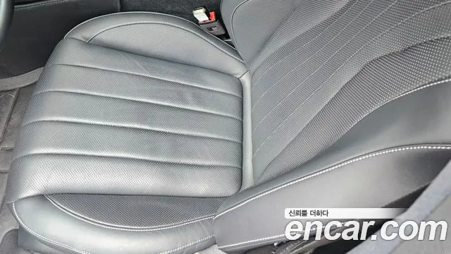 Mercedes-Benz E-Class — Фото автомобиля 10