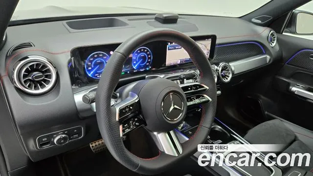 Mercedes-Benz EQB — Фото автомобиля 13