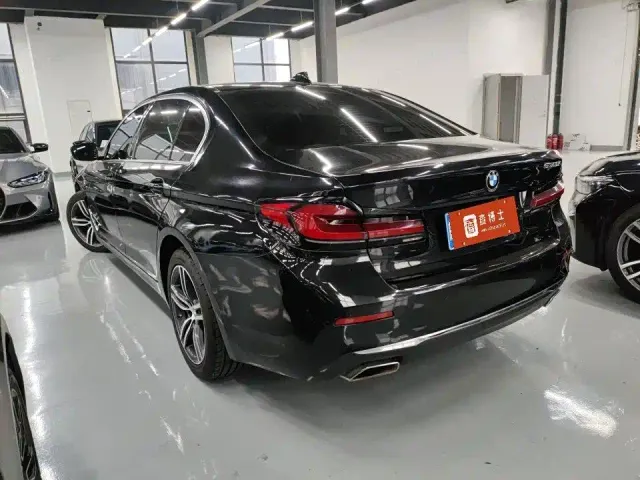BMW 5 Series — Фото автомобиля 7