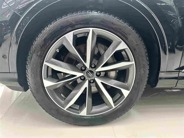 Audi Q7 — Фото автомобиля 4