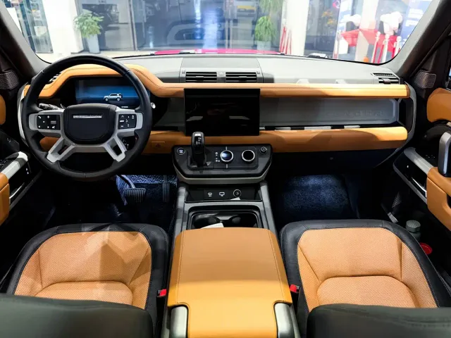 Land Rover Defender — Фото автомобиля 16