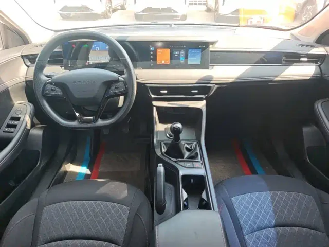 Roewe i5 — Фото автомобиля 9