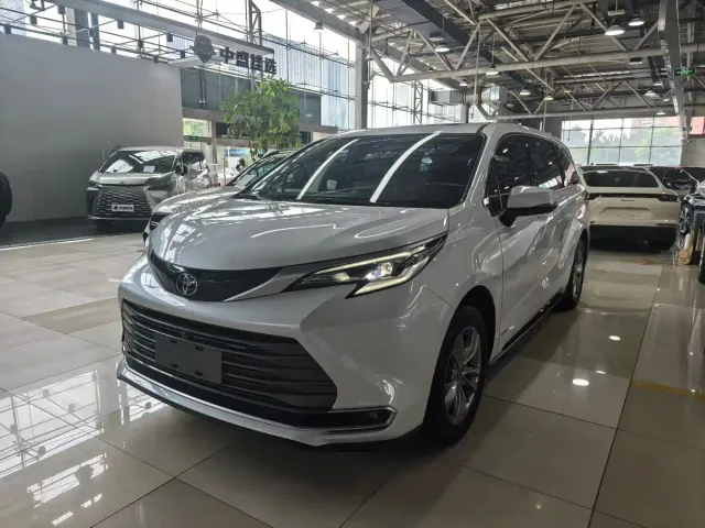 Фотография автомобиля — Toyota Sienna