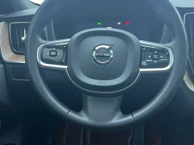 Volvo XC60 — Фото автомобиля 10