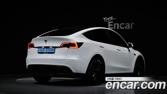 Tesla Model Y — Фото автомобиля 2
