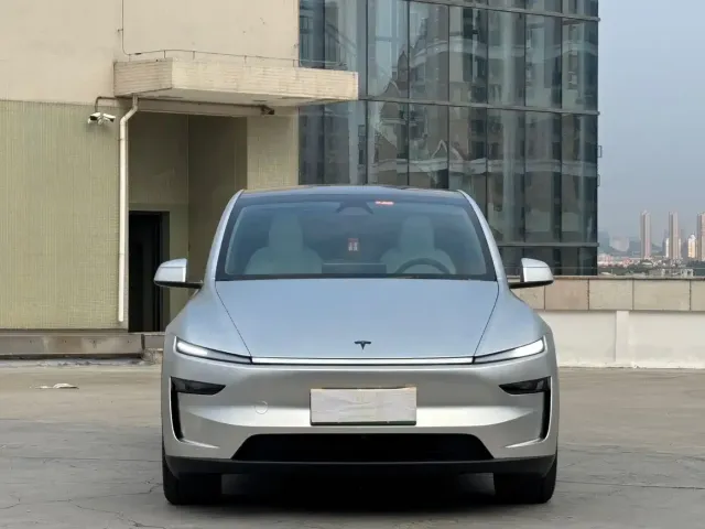 Фотография автомобиля — Tesla Model Y