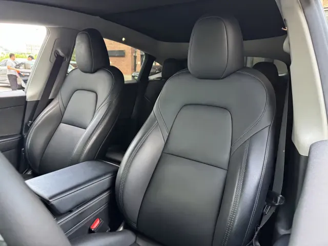 Tesla Model Y — Фото автомобиля 17