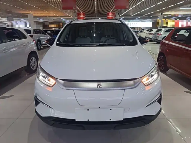 BYD Yuan Pro — Фото автомобиля 2