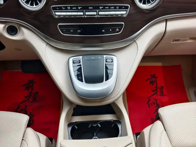 Mercedes-Benz V-Class — Фото автомобиля 17