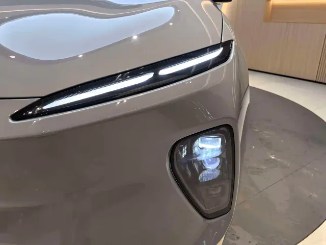 Nio ES8 — Фото автомобиля 20