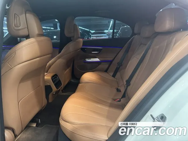 Mercedes-Benz E-Class — Фото автомобиля 11