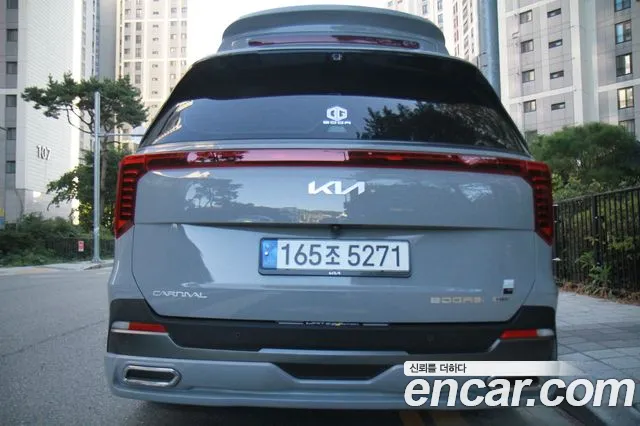 Kia Carnival Generation 4 — Фото автомобиля 4