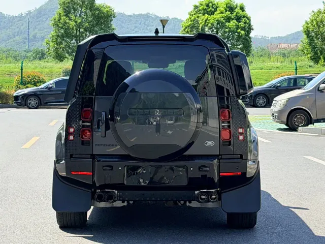Land Rover Defender — Фото автомобиля 6