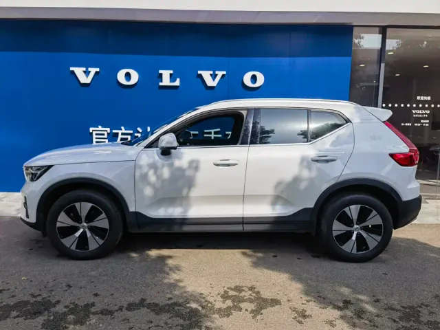 Volvo XC40 — Фото автомобиля 3