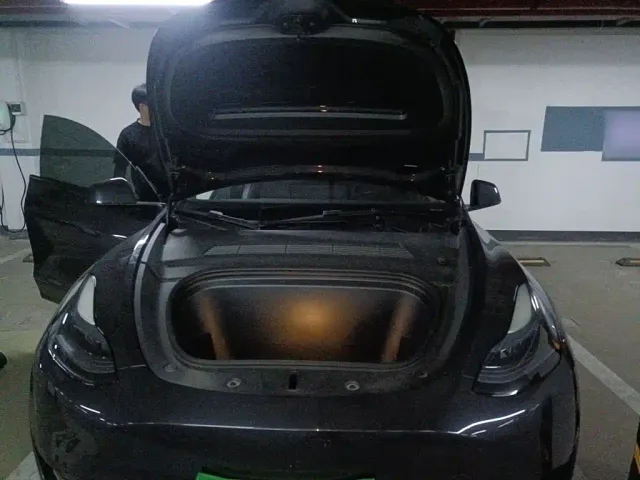 Tesla Model Y — Фото автомобиля 16