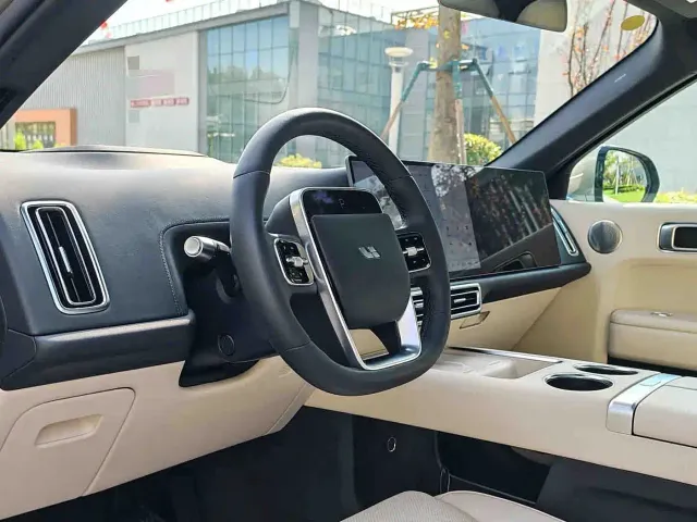 Li Auto L8 — Фото автомобиля 2