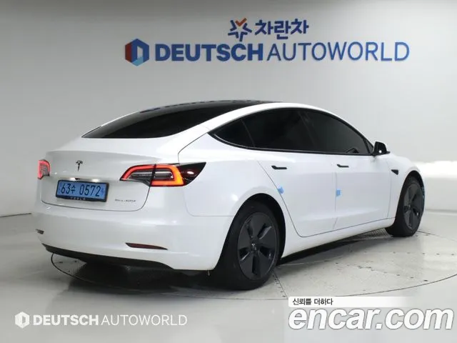 Tesla Model 3 — Фото автомобиля 2