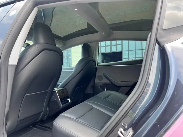 Tesla Model 3 — Фото автомобиля 6
