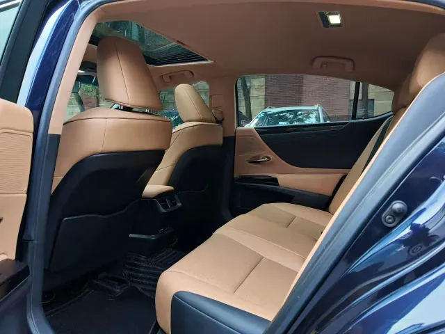 Lexus ES — Фото автомобиля 8