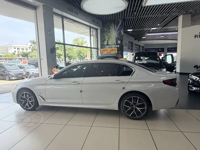 BMW 5 Series — Фото автомобиля 2