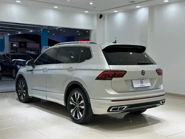 Volkswagen Tiguan L — Фото автомобиля 9