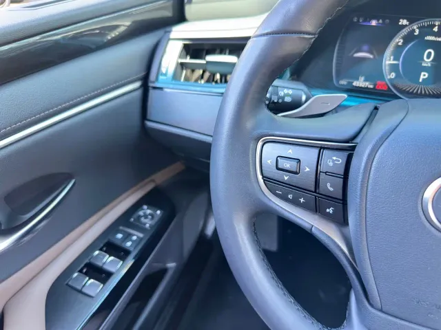 Lexus ES — Фото автомобиля 14