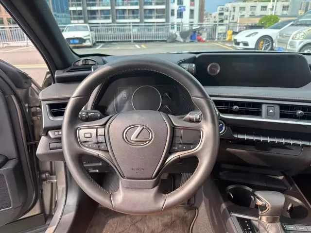 Lexus UX — Фото автомобиля 8