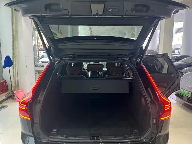 Volvo XC60 — Фото автомобиля 16