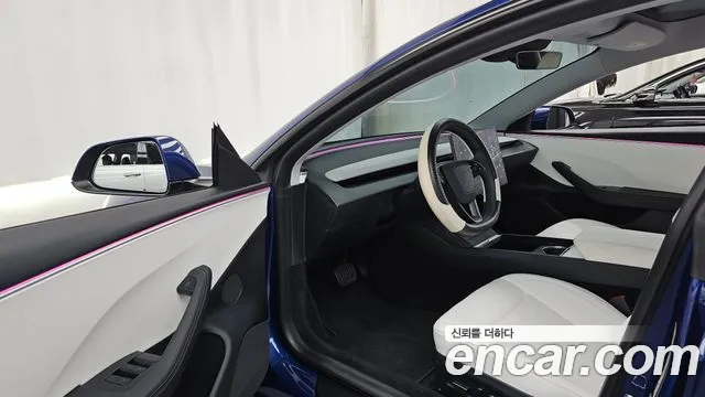 Tesla Model 3 — Фото автомобиля 10