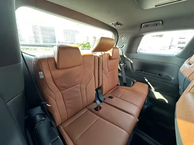 Toyota Alphard — Фото автомобиля 10