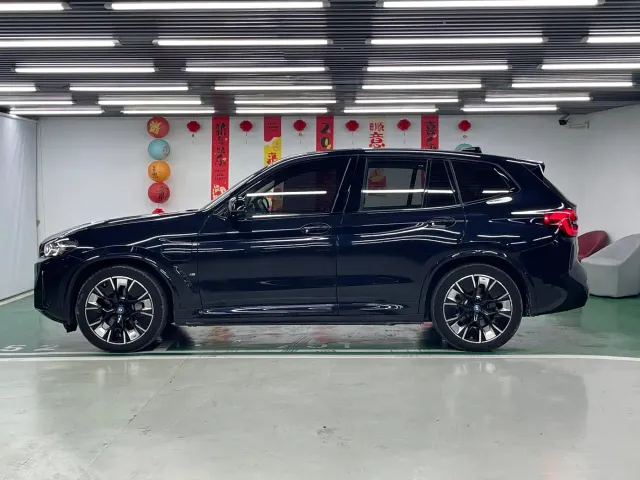 BMW iX3 — Фото автомобиля 4