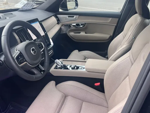 Volvo XC90 — Фото автомобиля 4