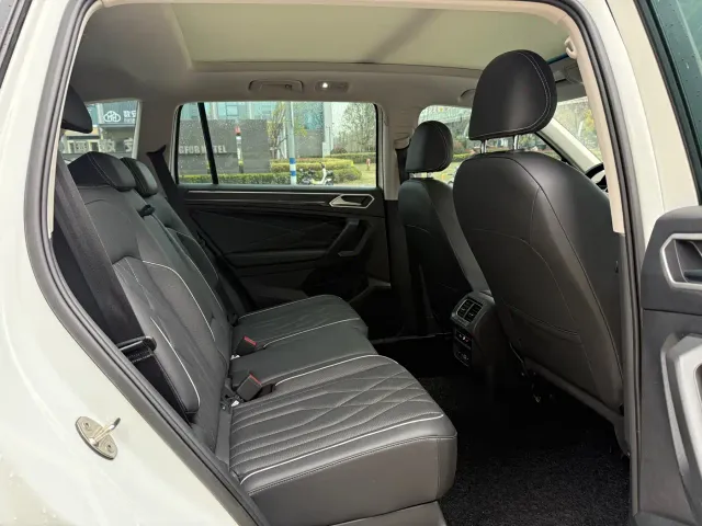 Volkswagen Tiguan L — Фото автомобиля 8