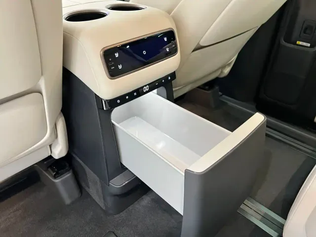 Li Auto MEGA — Фото автомобиля 7