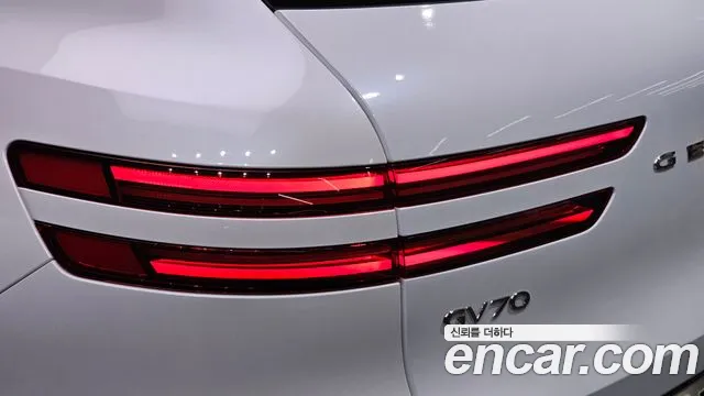 Genesis GV70 — Фото автомобиля 23