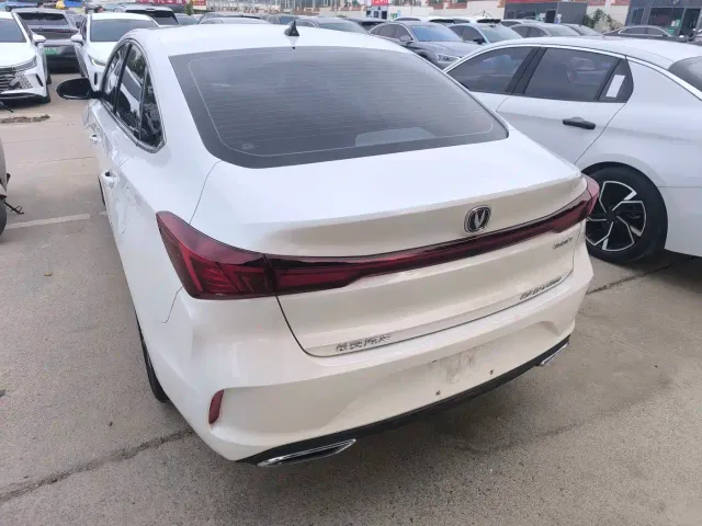 Changan Eado — Фото автомобиля 9