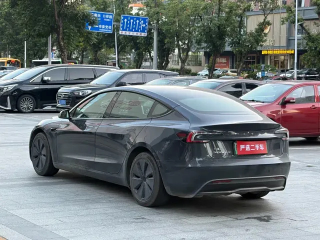Tesla Model 3 — Фото автомобиля 7