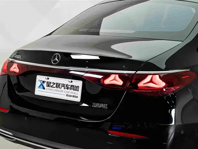 Mercedes-Benz E-Class — Фото автомобиля 8