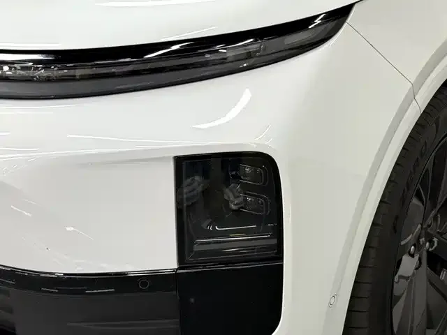 Li Auto L6 — Фото автомобиля 11