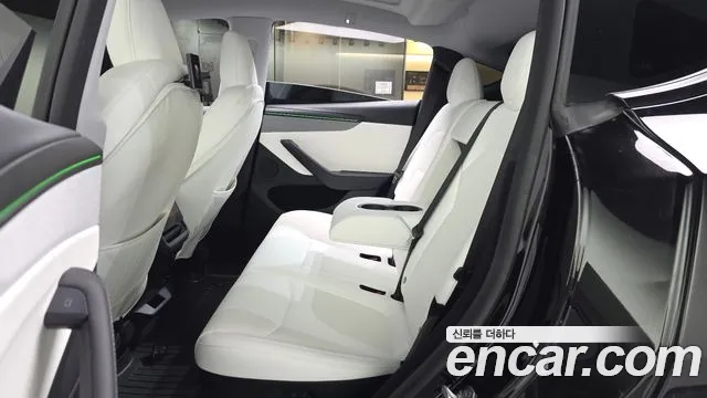 Tesla Model Y — Фото автомобиля 17