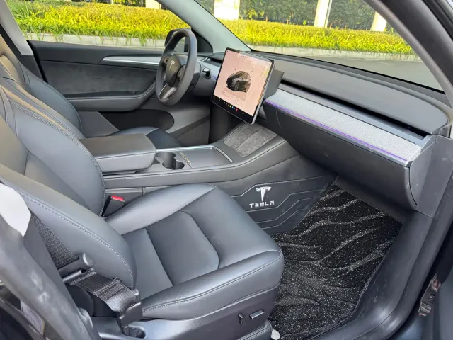 Tesla Model Y — Фото автомобиля 11
