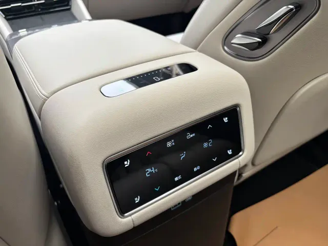 BYD Tang L — Фото автомобиля 17